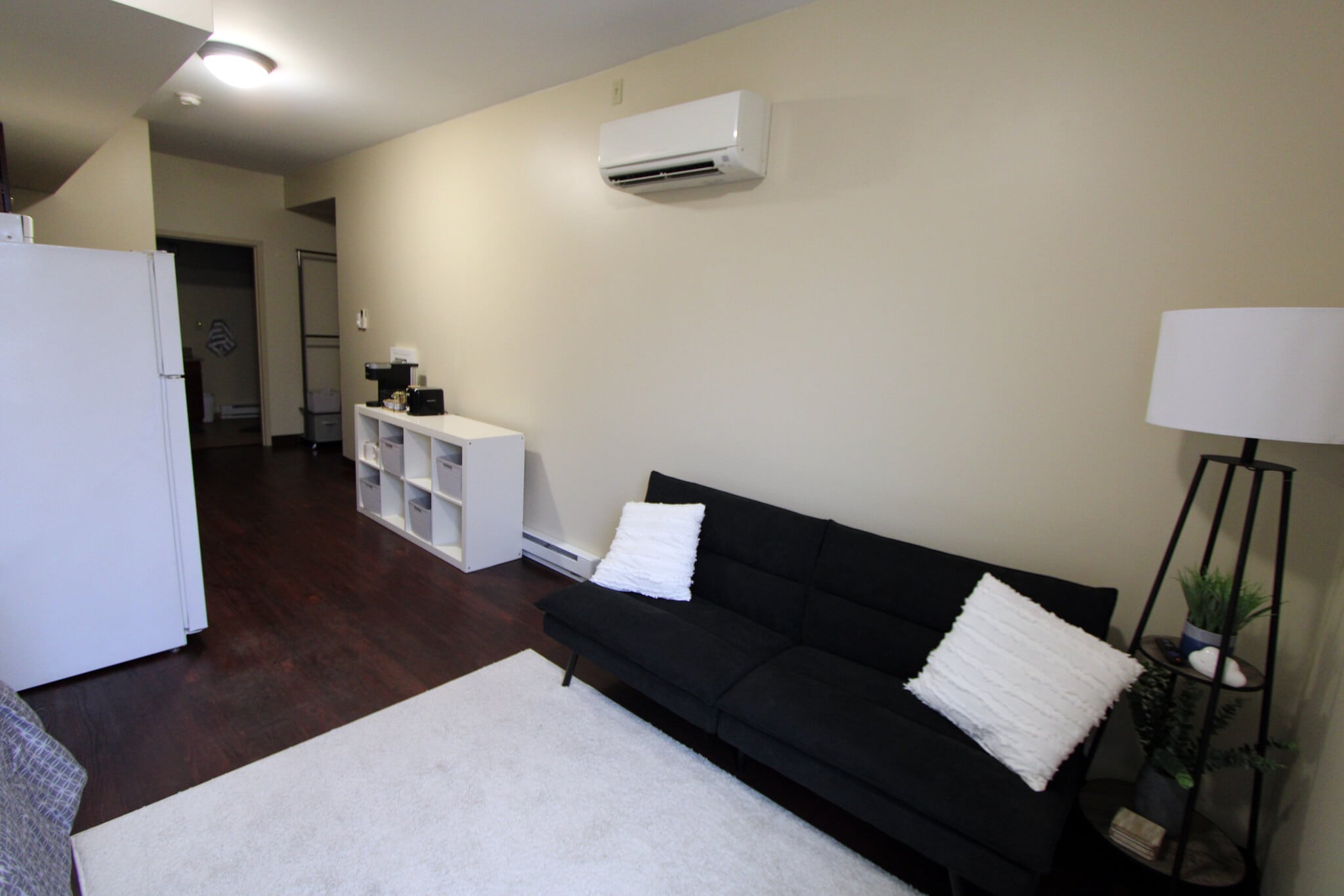 Living room 4 - 152 W Main St