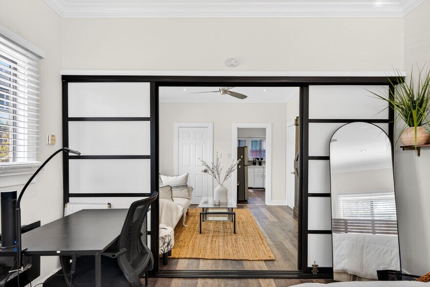 Building Photo - 5917 Lexington Ave