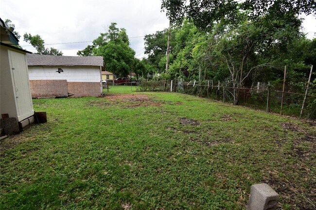 Building Photo - 6229 Clover Ridge St