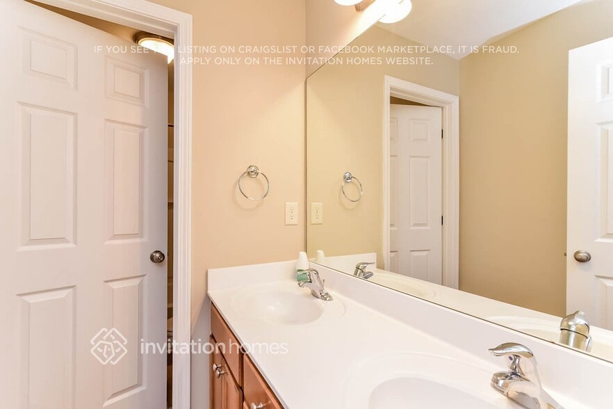 Building Photo - 1732 Sahale Falls Dr