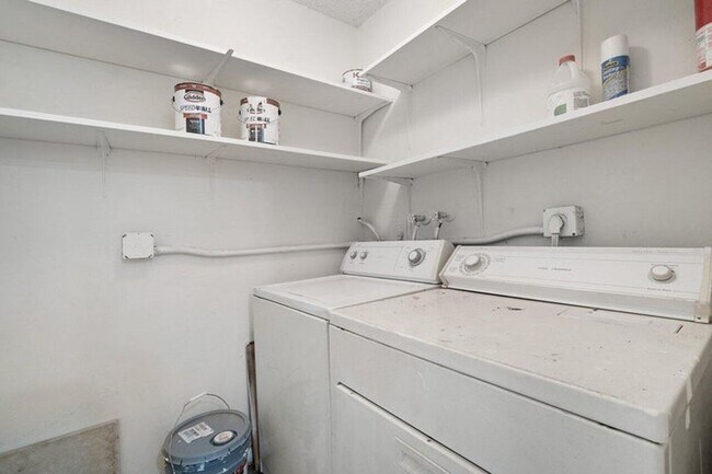 Building Photo - 5854 Kumquat Rd
