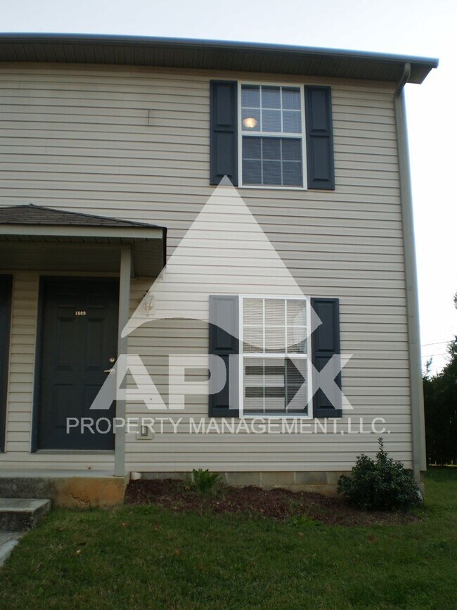 Primary Photo - Nice 2 Bd | 1.5 Ba Townhouse in West Knox ...
