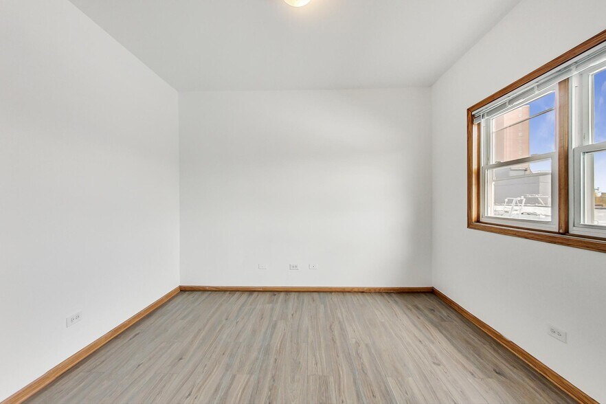 Building Photo - 1446 W Chicago Ave