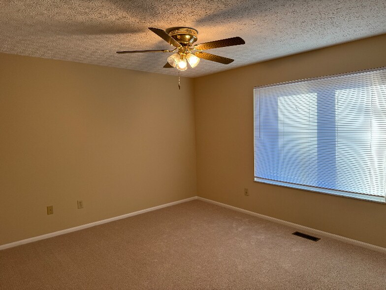 Building Photo - 7726 Farmsbury Dr