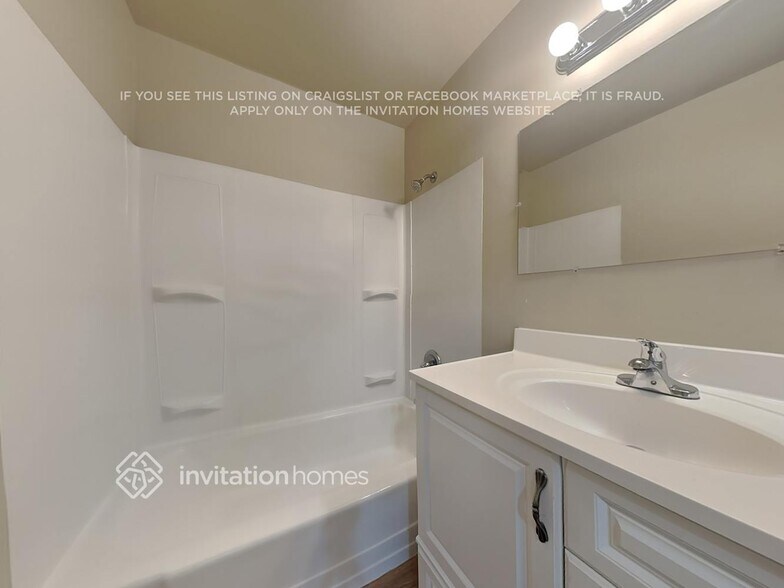 Building Photo - 1131 Lenore Dr