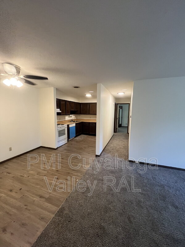 Building Photo - 1516 W Market St