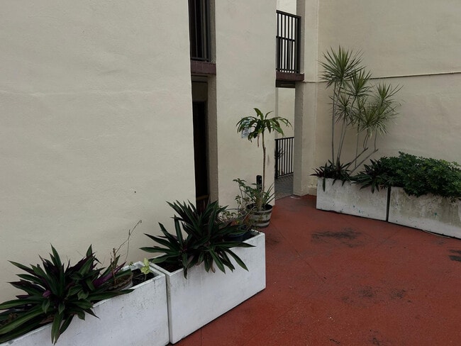 Building Photo - 9441 SW 4th St