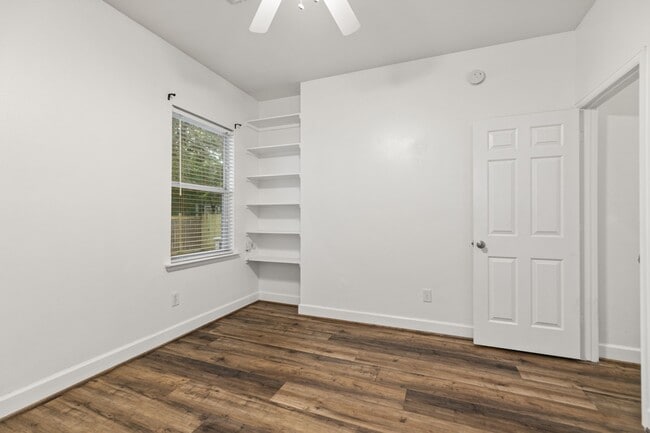 Building Photo - 1912 Shearn St