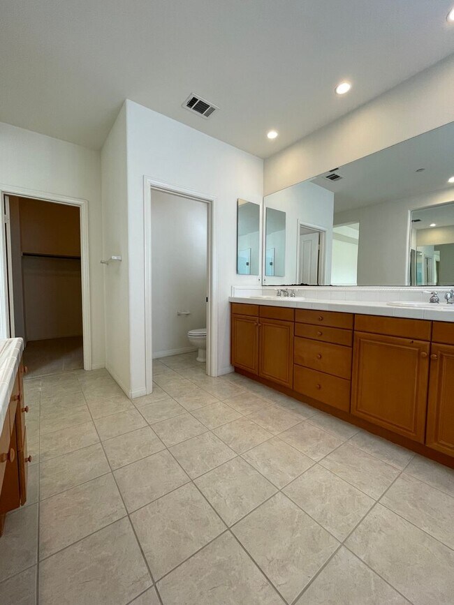 Building Photo - 9707 Deer Trail Dr