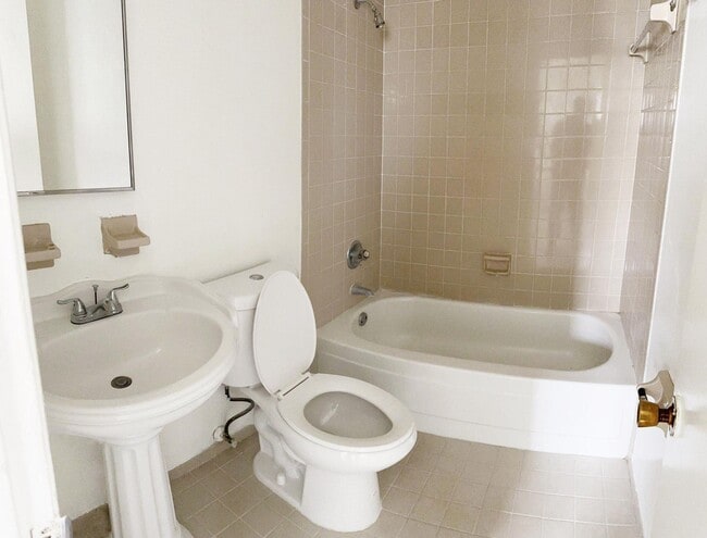 Building Photo - 1561 NE 109th St