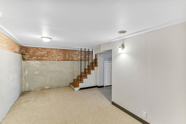 Building Photo - 5156 W 63rd Pl