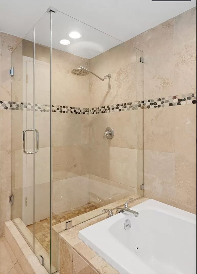 Building Photo - 3733 Beverly Ridge Dr