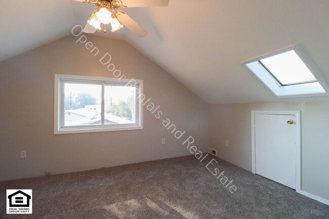 Building Photo - Now available 3 bedroom home
