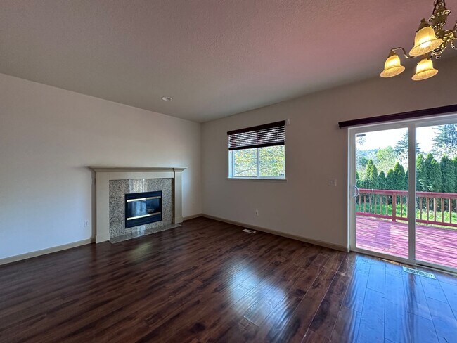 Building Photo - Welcome to this spacious and inviting single-family home w/fully fenced backyard! New Carpet Inst...