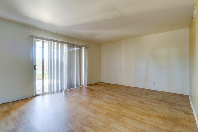 Building Photo - 2379 W Hazelwood St
