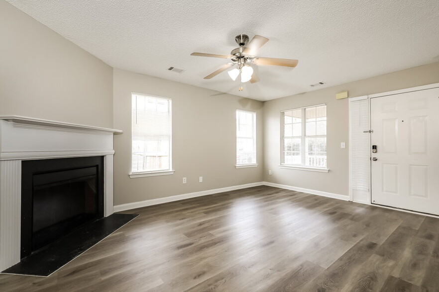 Building Photo - 1921 Boatswain Dr