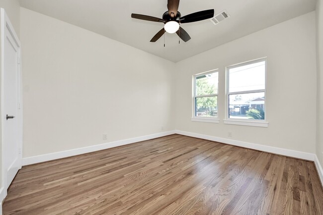 Building Photo - 122 Sidney St