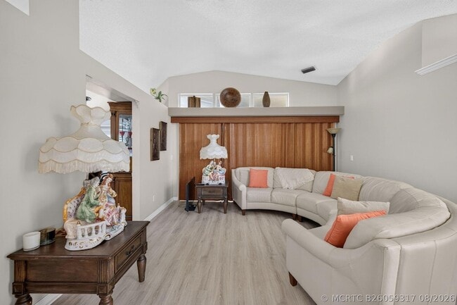 Building Photo - 3077 SE Galt Cir