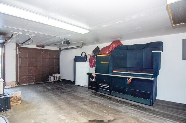 Building Photo - Ridgewood Condo 1 Bed Apartment W/ Pool & Clubhouse!