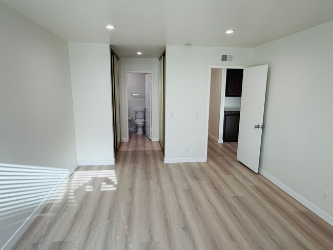 Building Photo - Stylish Single-Story Living in Coveted South Coast Metro