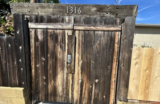 Building Photo - Stylish Remodel Near Beach & Downtown