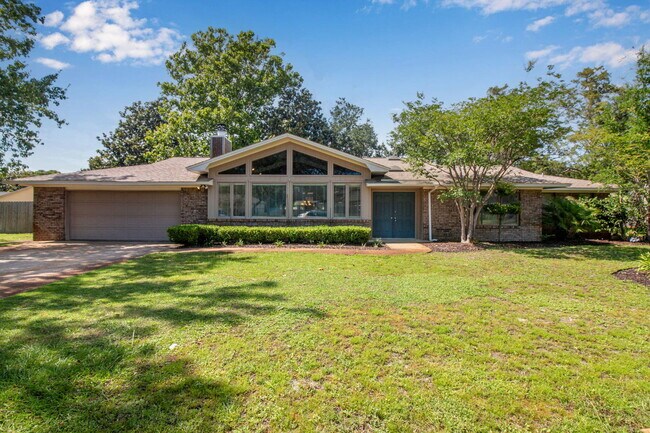 Primary Photo - 6 Muskogee Ln