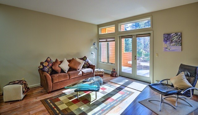 Building Photo - Incline Village: Condo - 2 Bedrooms, 2 Bathrooms, 1 Car Garage, Walk to Lake