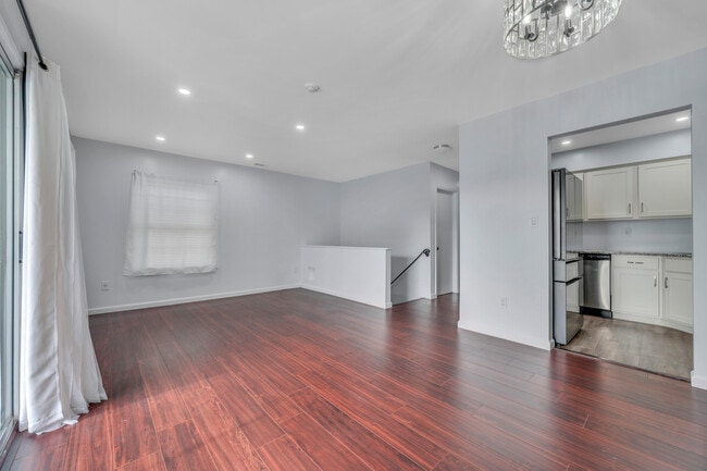 Building Photo - 77 Fairview Cir