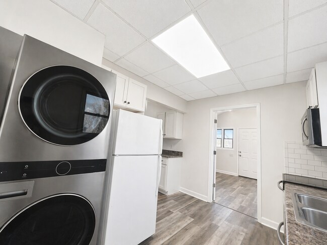 Building Photo - 1320 N Main St