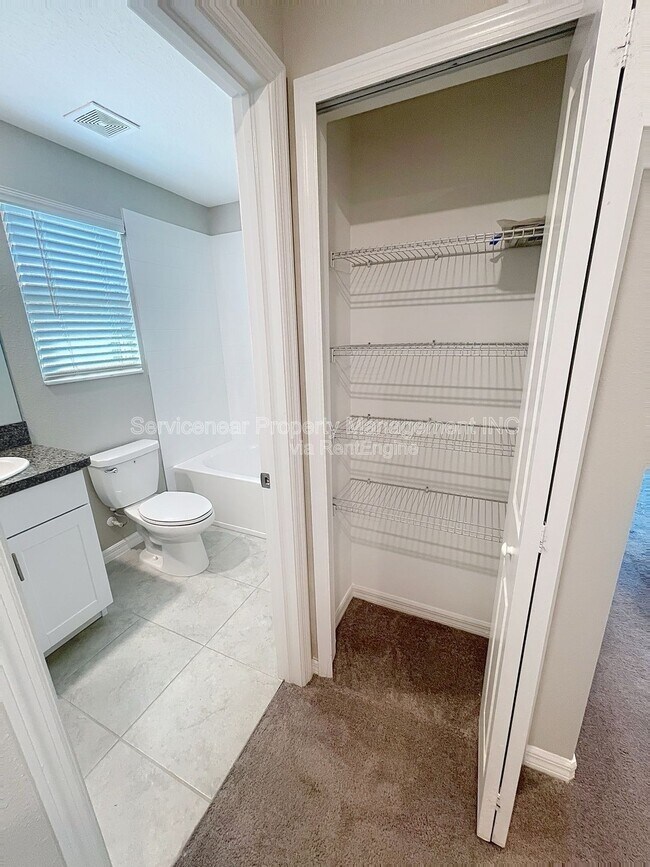 Building Photo - 7029 Samuel Ivy Dr