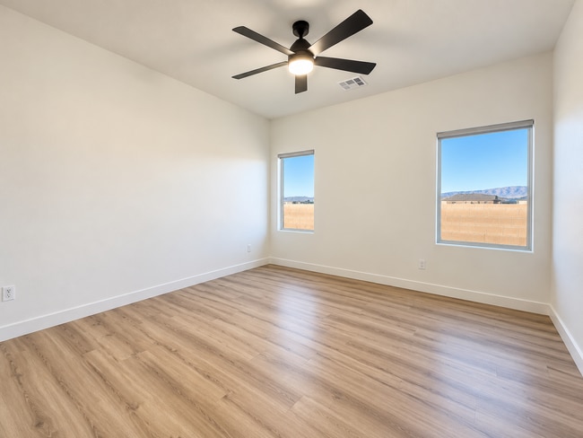 Building Photo - Unobstructed views of Pine Mountain on corner lot.