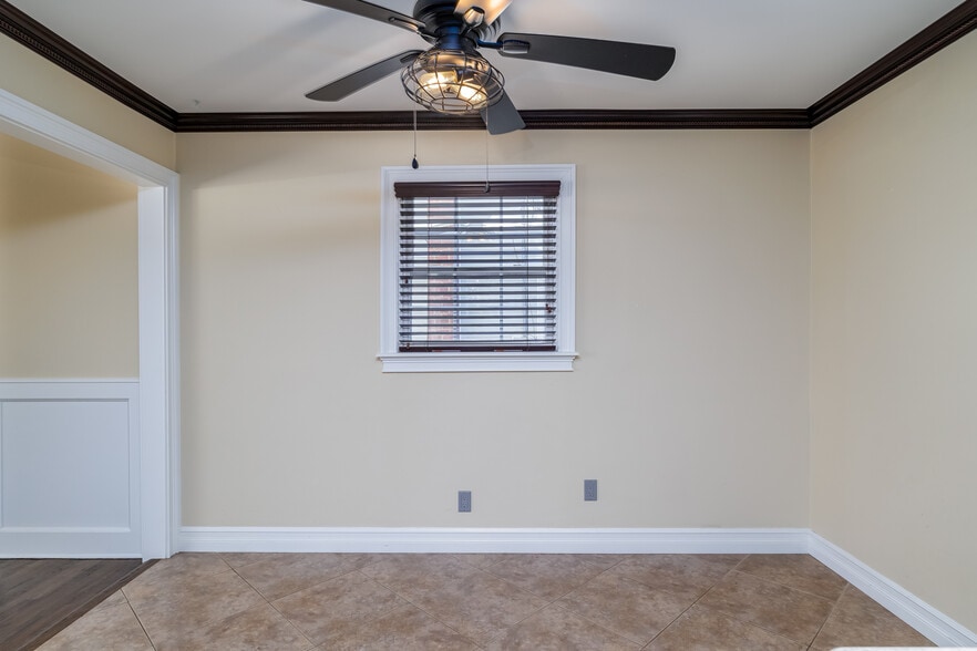 Building Photo - 762 Caryl St