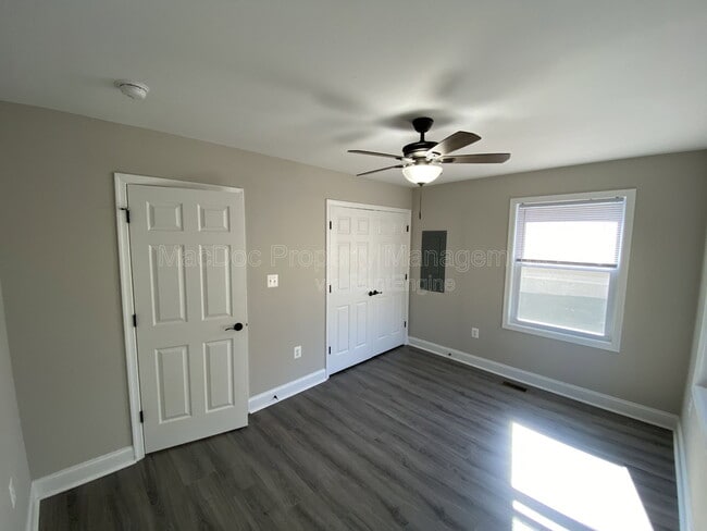 Building Photo - 77 Lakeview Dr