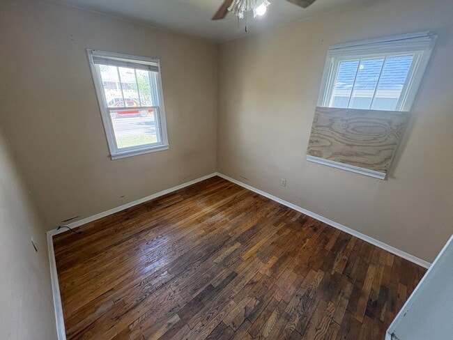 Building Photo - 1 bed 1 bath house
