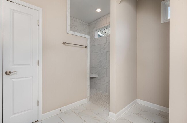 Building Photo - 1164 Hudson Dr