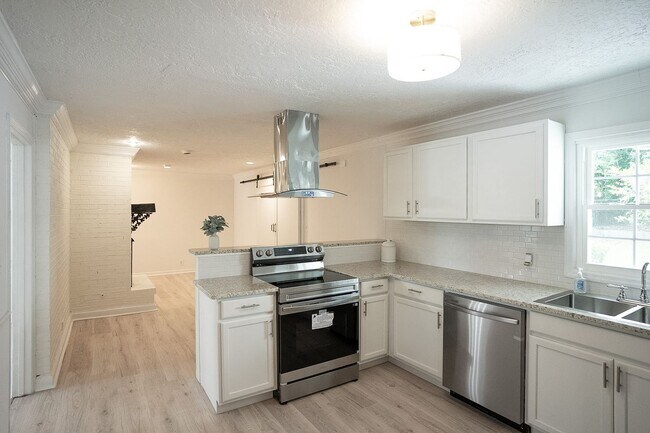 Building Photo - 3120 Edinburgh Dr