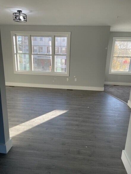 Building Photo - 32 Main St