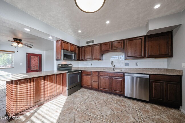 Building Photo - 93 S 95th St