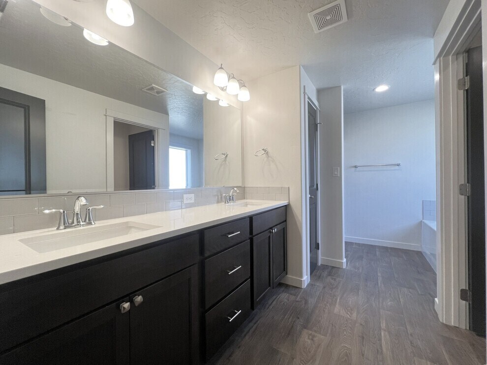 Building Photo - 3315 S Cabin Creek Way