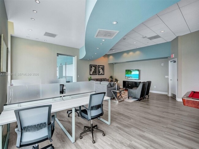 Building Photo - 300 S Biscayne Blvd