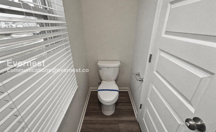 Building Photo - 679 Birdie Dr