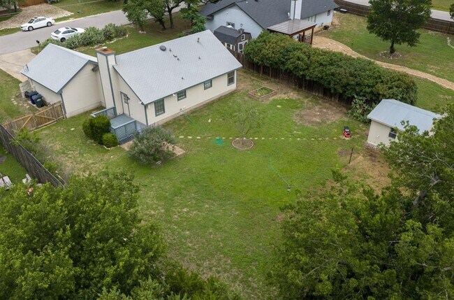 Building Photo - 1702 Ireland Dr