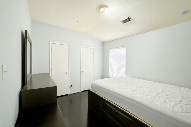 Building Photo - 18311 Olive Leaf Dr