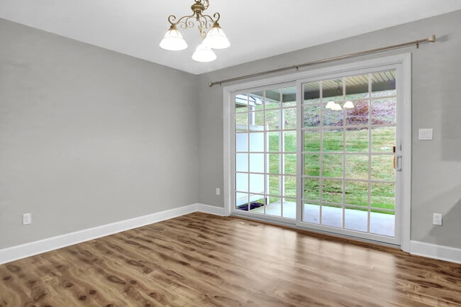 Building Photo - 16 Lismore Pl