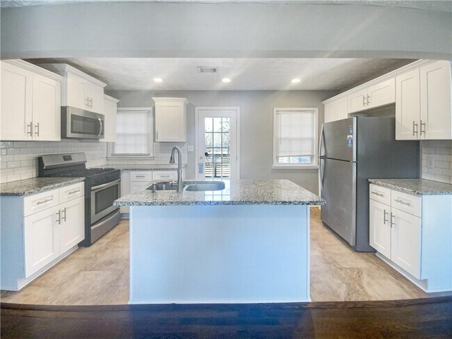 Building Photo - 3168 Canary Ct
