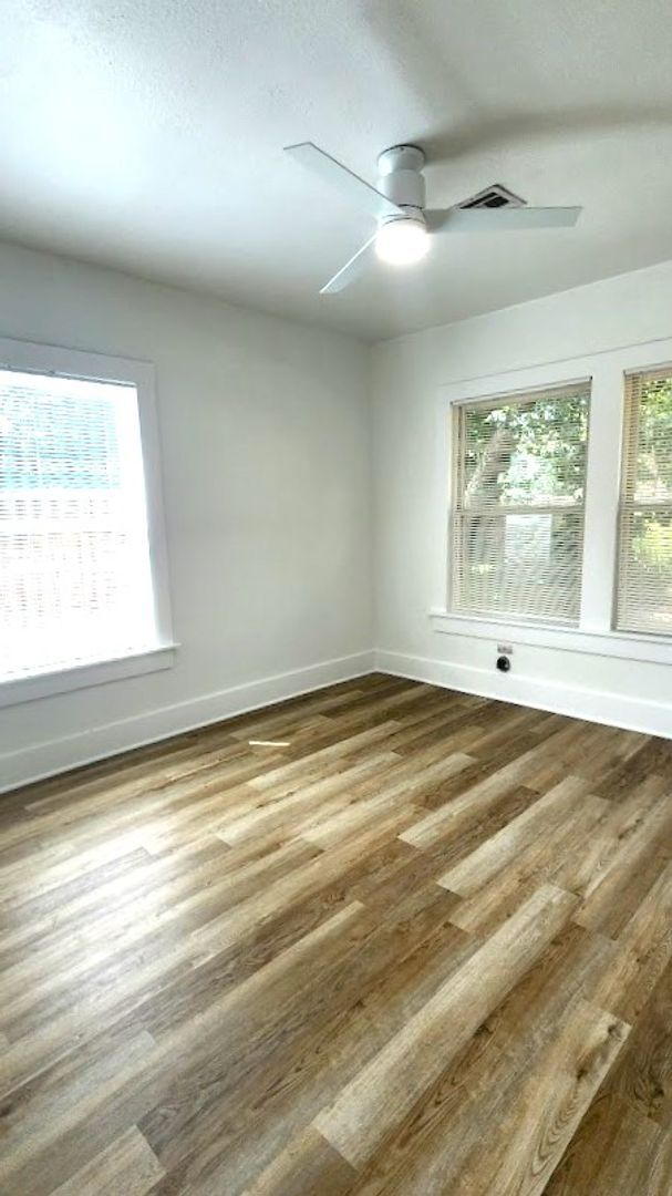 Building Photo - 2 BED 1 BATH CENTRAL PARK ADDITION NEAR PA...