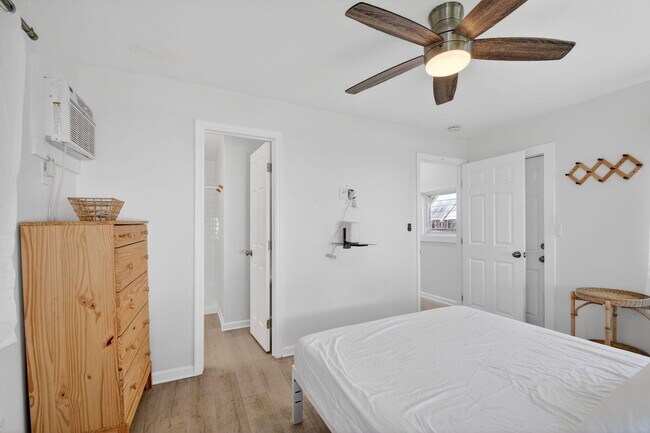 Building Photo - 306 N J St