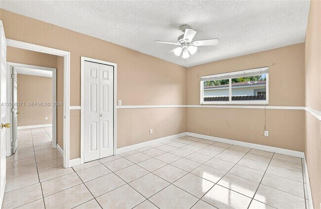 Building Photo - 2220 Desoto Dr