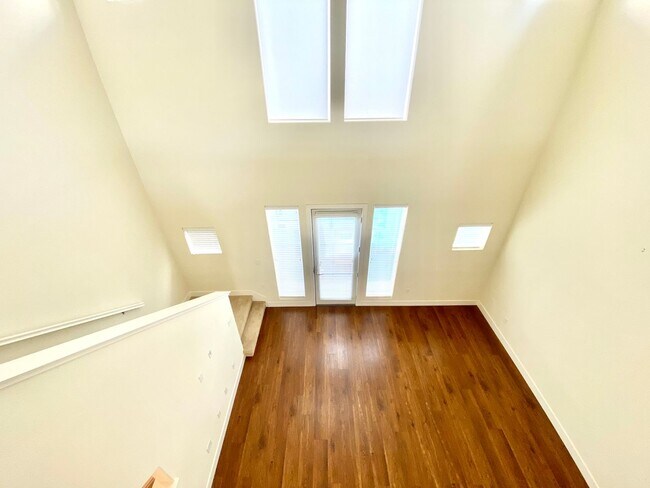Building Photo - ALMOST NEW, SUPER CLEAN 2 BED, 2.5 BATHS, WOOD FLOORS, STAINLESS STEEL APPLIANCES, CLUBHOUSE WITH...