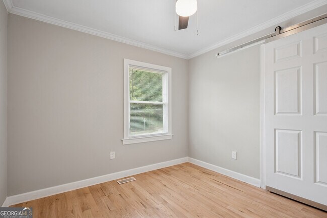 Building Photo - 1335 E Washington Ave